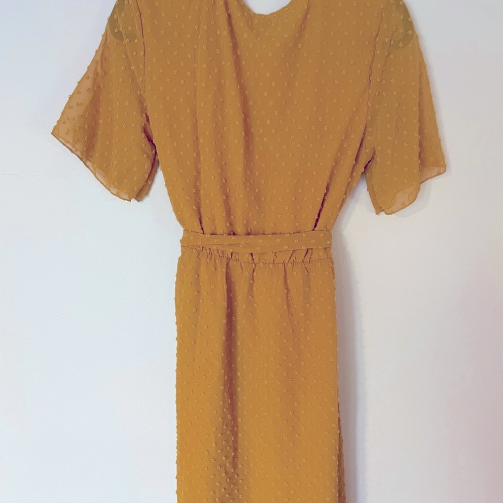 Mustard casual wrap with Swiss dots. - Picture 3 of 3